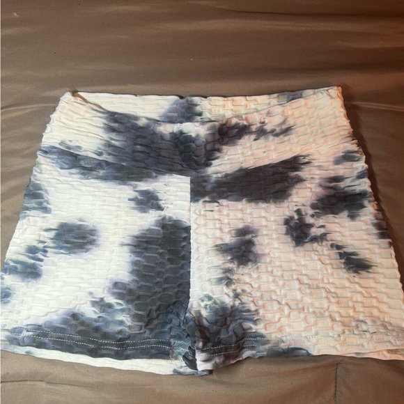 Biker shorts scrunched material. - Picture 5 of 6